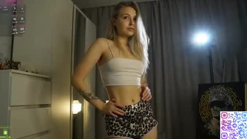 Snapshot of amanda_sayhey chatting on 11.08.25 online show from 11.08.25