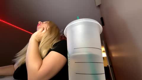 Snapshot of amandainbloom chatting on 10.07.25 Amanda online show from 10.07.25