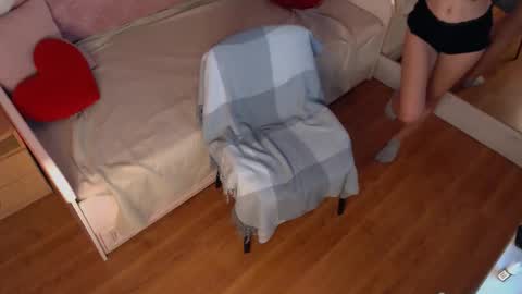 Snapshot of amandalind chatting on 11.27.25 AmandaLind online show from 11.27.25