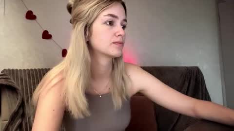 Snapshot of amandatalk chatting on 10.12.25 amandatalk online show from 10.12.25