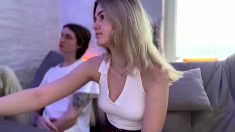 Snapshot of amandatalk chatting on 10.25.25 amandatalk online show from 10.25.25