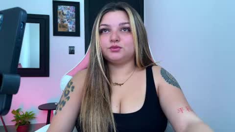 Snapshot of amandhaaa chatting on 05.26.26 Amandha online show from 05.26.26