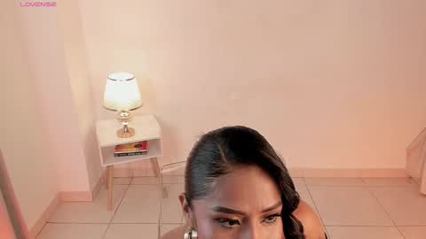 Snapshot of amaraht_ chatting on 09.15.25 Amara online show from 09.15.25