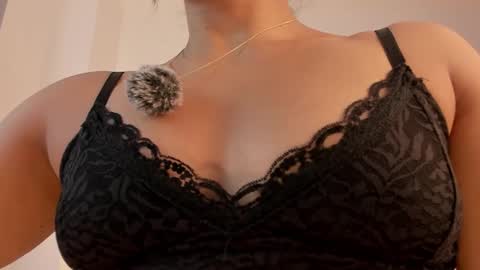 Snapshot of amaraht_ chatting on 09.26.25 Amara online show from 09.26.25