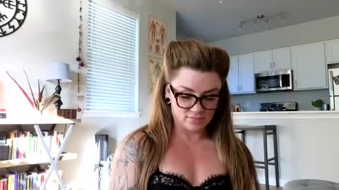 Amara Jezebel online show from 09.23.25