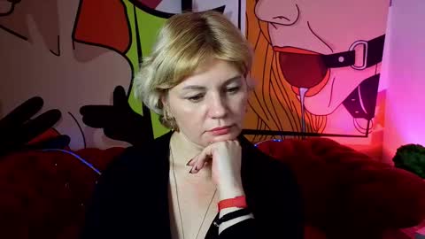 Snapshot of amaranights chatting on 11.18.25 Sofia online show from 11.18.25