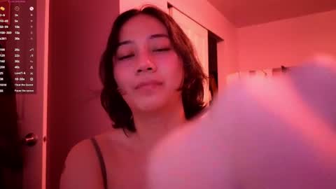 Snapshot of amateuroras chatting on 06.25.26 leash online show from 06.25.26