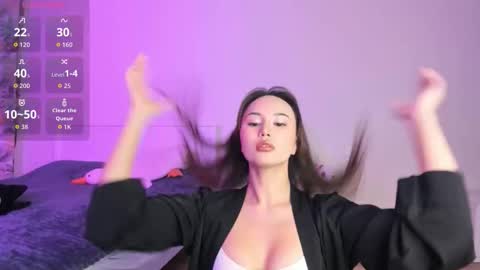 Snapshot of amaya_mawo chatting on 11.17.25 amaya_mawo online show from 11.17.25