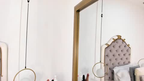 Snapshot of ambar_adamss chatting on 01.03.25 Sara online show from 01.03.25