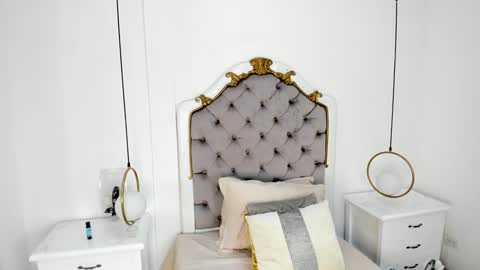 Snapshot of ambar_adamss chatting on 01.11.25 Sara online show from 01.11.25