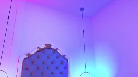 Snapshot of ambar_adamss chatting on 10.12.25 Sara online show from 10.12.25