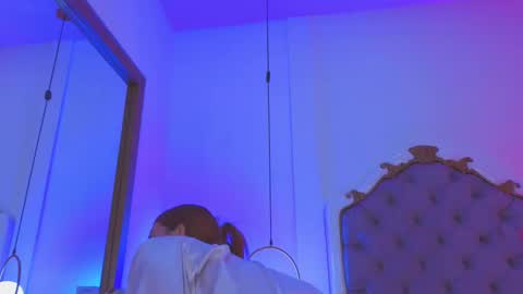 Snapshot of ambar_adamss chatting on 10.19.25 Sara online show from 10.19.25