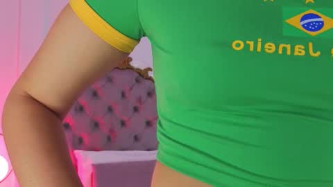 Snapshot of ambar_adamss chatting on 11.23.25 Sara online show from 11.23.25