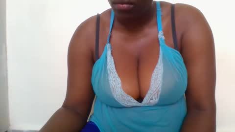 Mia online show from 11.28.25