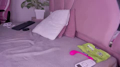 Snapshot of ambarasm chatting on 11.19.25 ambarasm online show from 11.19.25