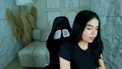 Snapshot of ambarina_r chatting on 10.15.25 Ambarina online show from 10.15.25