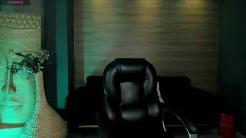 Snapshot of ambarjames_ chatting on 10.29.25 Ambar online show from 10.29.25