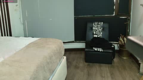 Ambar Ross online show from 02.03.25