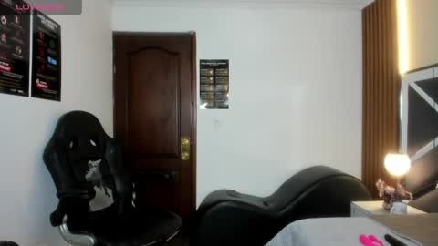 Snapshot of ambaross chatting on 04.21.26 Ambar Ross online show from 04.21.26