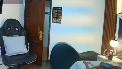 Snapshot of ambaross chatting on 04.30.26 Ambar Ross online show from 04.30.26