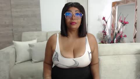 Snapshot of ambarsofhia chatting on 11.22.25 Amber Sofhia online show from 11.22.25