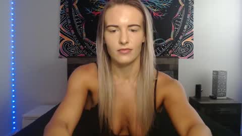 Snapshot of amber__xoxo chatting on 09.22.25 Amber online show from 09.22.25