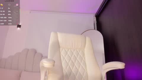 Snapshot of amberlewis_ chatting on 04.28.26 Amber online show from 04.28.26