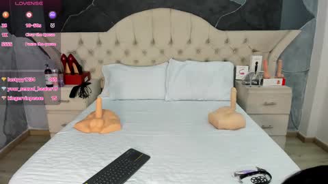 Snapshot of amberrgrey_ chatting on 09.20.25 Amber Grey online show from 09.20.25