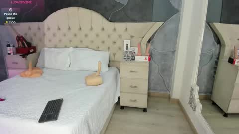 Snapshot of amberrgrey_ chatting on 09.22.25 Amber Grey online show from 09.22.25