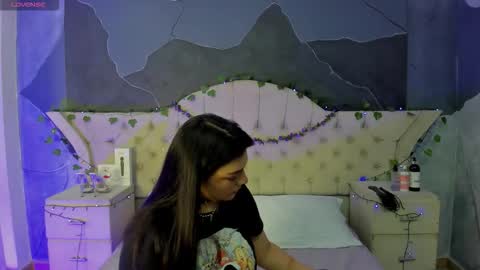 Snapshot of amberrgrey_ chatting on 11.19.25 Amber Grey online show from 11.19.25