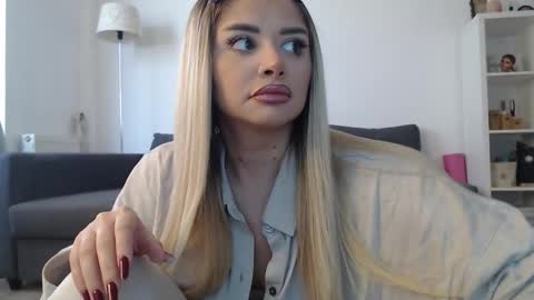 Amberseyes online show from 09.19.25