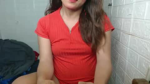 Snapshot of ambitchpinay chatting on 05.14.26 yumie online show from 05.14.26