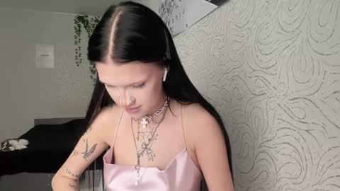 Snapshot of ameeludkowski chatting on 11.19.25 Alica online show from 11.19.25