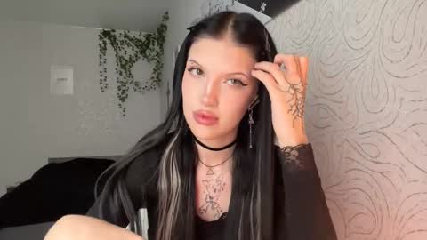 Snapshot of ameeludkowski chatting on 11.24.25 Alica online show from 11.24.25