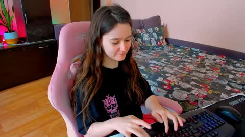 Snapshot of ameli_moon chatting on 04.11.26 Eileen online show from 04.11.26