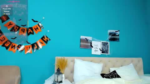 Snapshot of ameli_shell chatting on 10.29.25 Ameli online show from 10.29.25