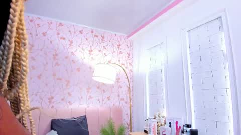 Amelia Adams online show from 10.06.25