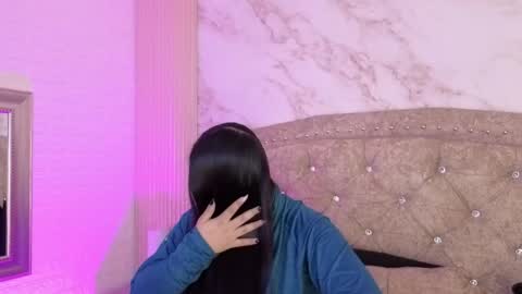 AMELIA CASTELL  online show from 04.04.26