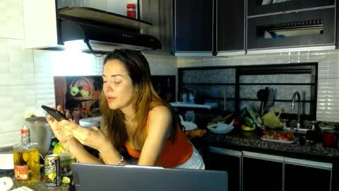 Snapshot of ameliacastro chatting on 04.12.26 Amalia Castro online show from 04.12.26