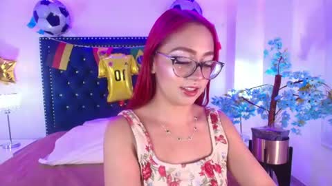 Snapshot of amelie_adamsx chatting on 06.19.26 Amelie online show from 06.19.26