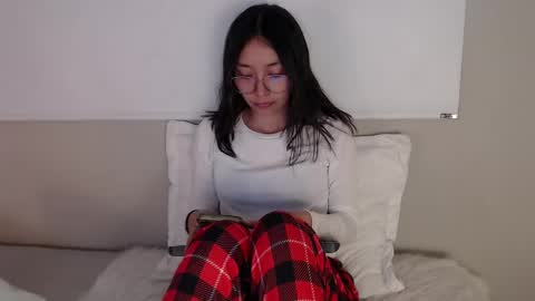 Snapshot of amelie_bss chatting on 02.26.25 Amelie online show from 02.26.25