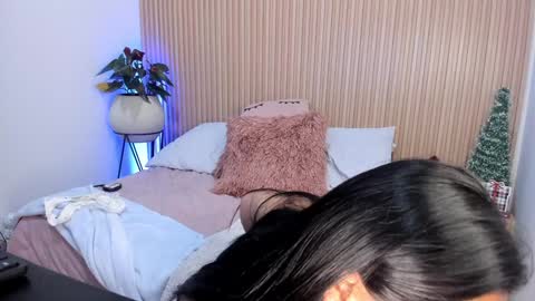 Snapshot of amelie_x chatting on 12.11.24 Amelie online show from 12.11.24