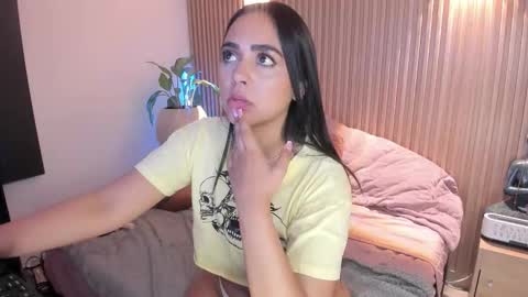 Snapshot of amelie_x chatting on 11.07.25 Amelie online show from 11.07.25