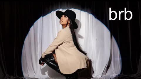 Snapshot of ameliebelle_ chatting on 10.29.25 Amelie online show from 10.29.25