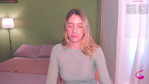 Snapshot of ameliegraham chatting on 02.12.25 Amelie Graham online show from 02.12.25