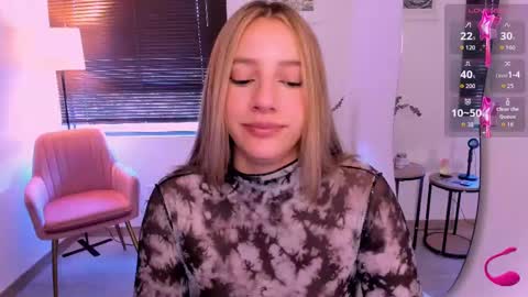 Snapshot of ameliegraham chatting on 09.29.25 Amelie Graham online show from 09.29.25