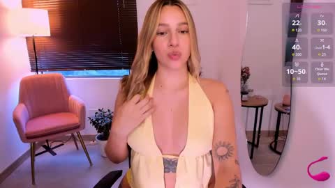 Snapshot of ameliegraham chatting on 11.13.25 Amelie Graham online show from 11.13.25