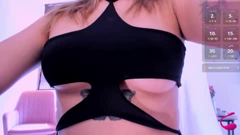 Snapshot of ameliegraham chatting on 11.25.25 Amelie Graham online show from 11.25.25