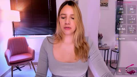 Snapshot of ameliegraham chatting on 12.04.25 Amelie Graham online show from 12.04.25