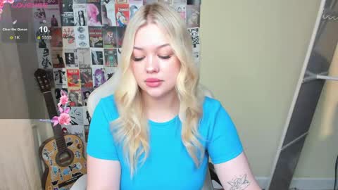 Snapshot of ameliepeach chatting on 05.29.26 Amelie online show from 05.29.26